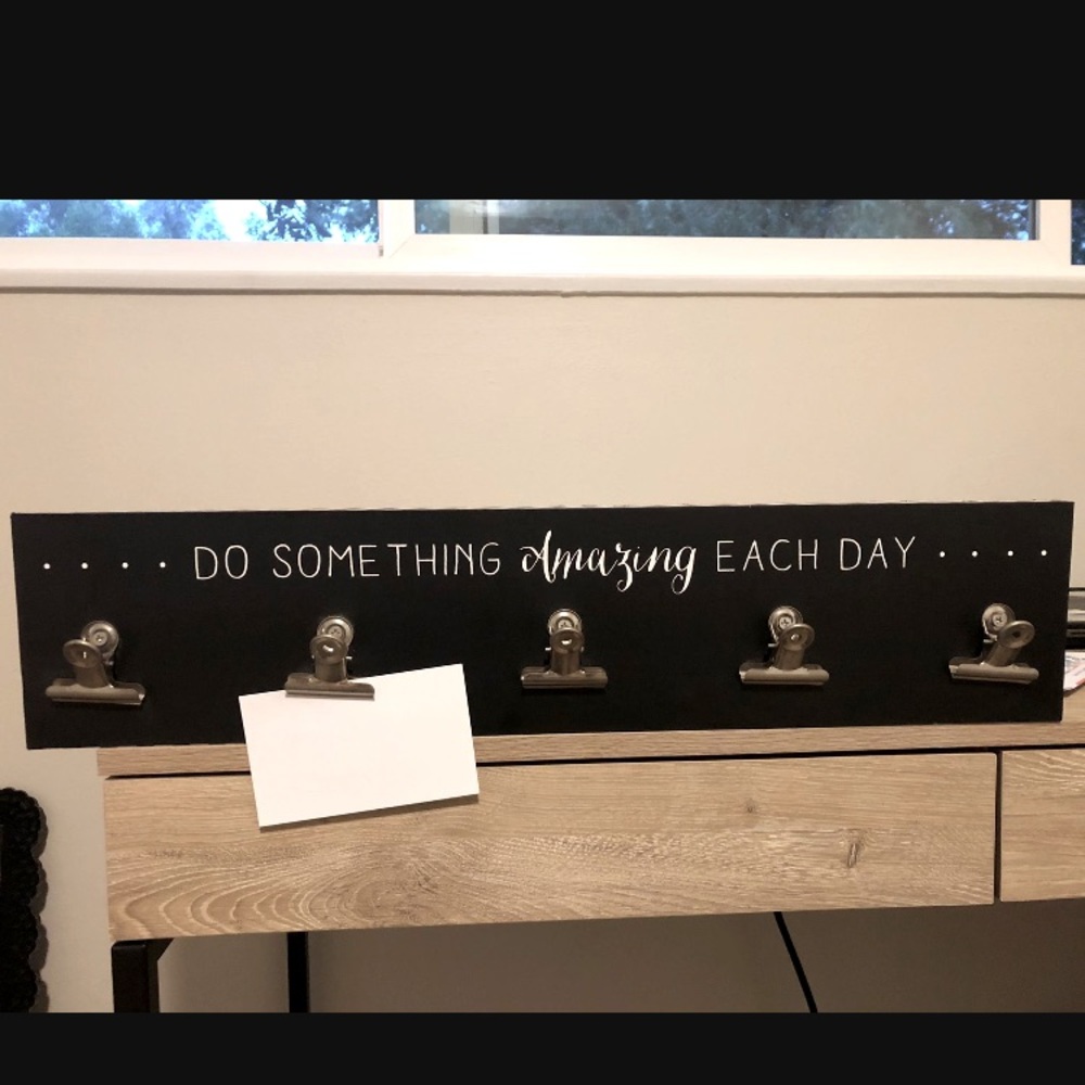 Wall memo organizer with clips